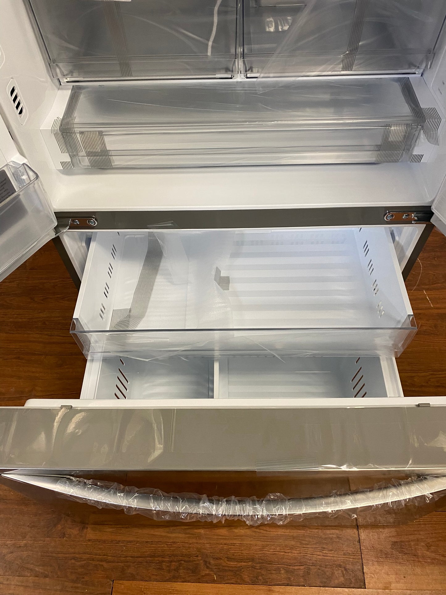 36" LG Refrigerator 25.5 cu.ft. with Water and Ice Dispenser