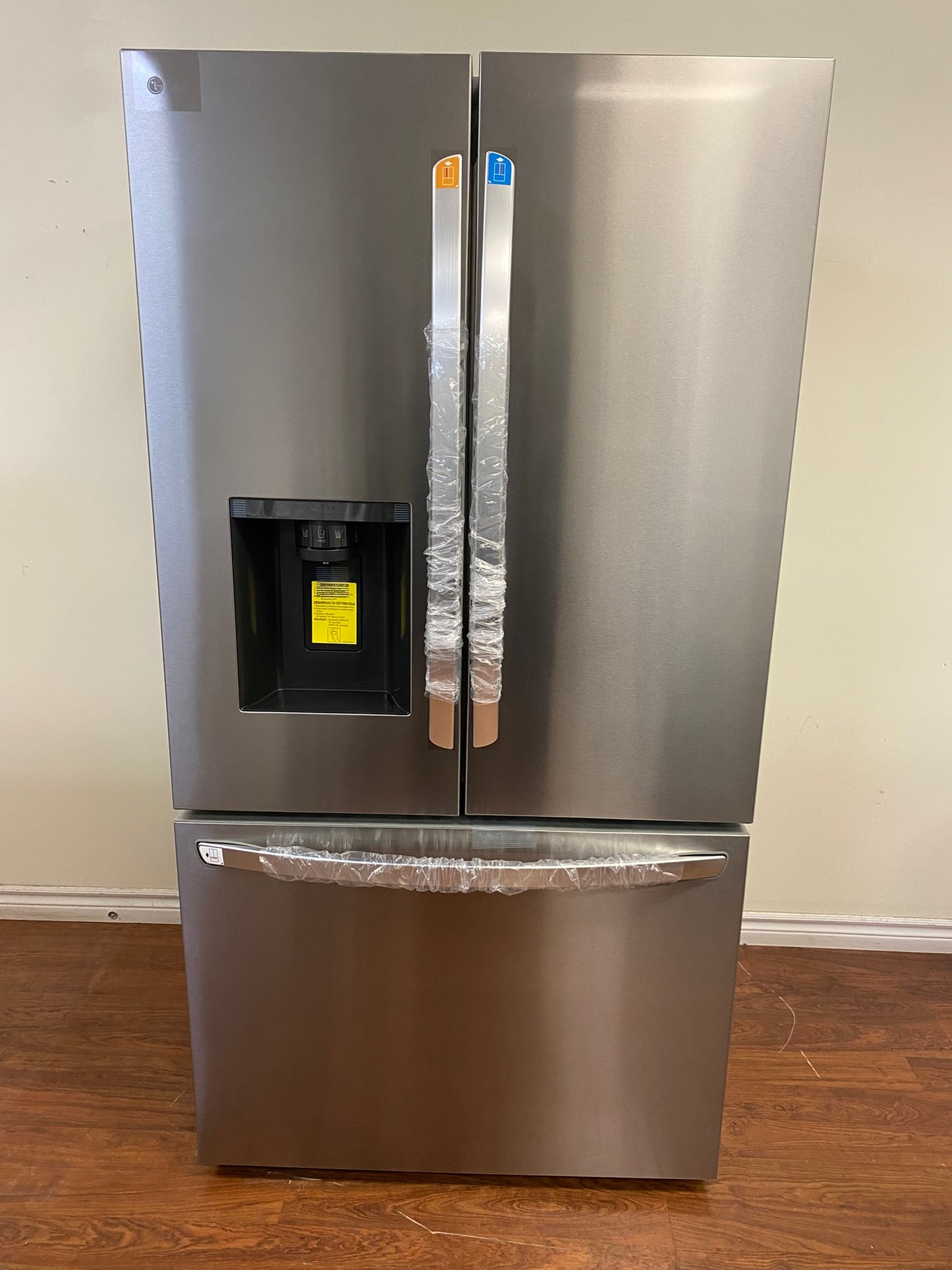 36" LG Refrigerator 25.5 cu.ft. with Water and Ice Dispenser