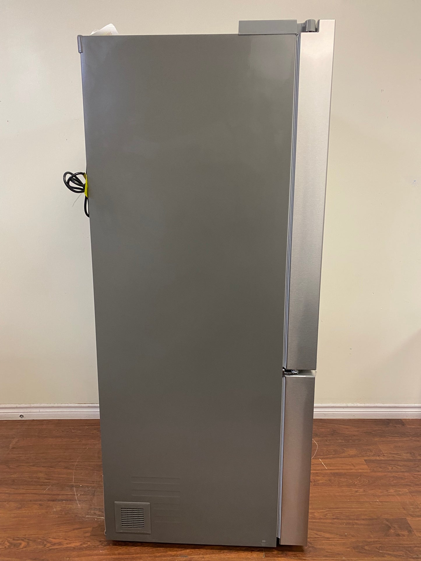 36" LG Refrigerator 25.5 cu.ft. with Water and Ice Dispenser