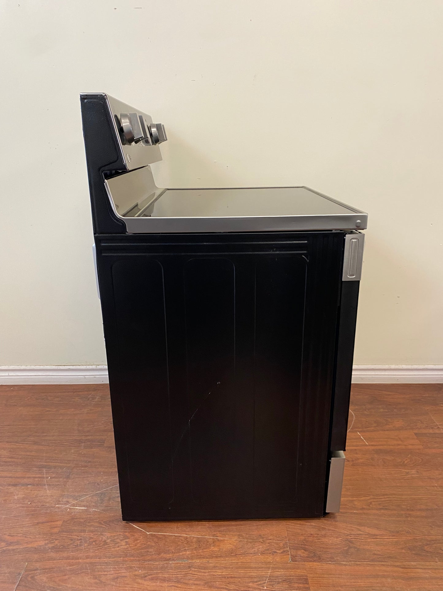 LG 30" Range 6.3 cu.ft. Convection Electric Range with Air Fryer
