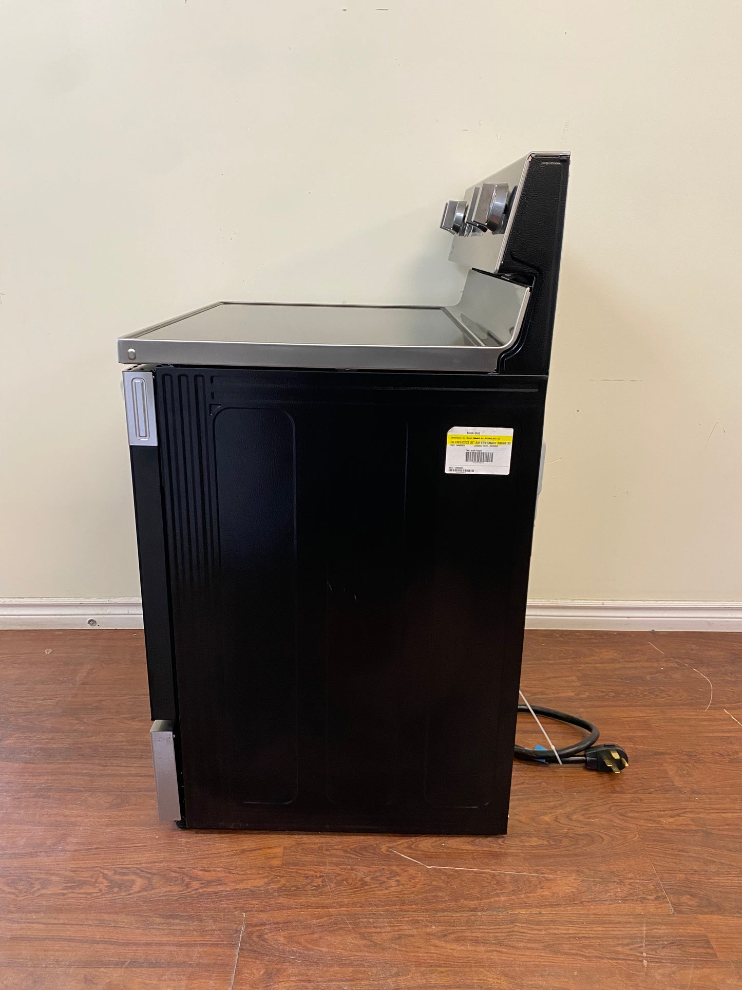 LG 30" Range 6.3 cu.ft. Convection Electric Range with Air Fryer
