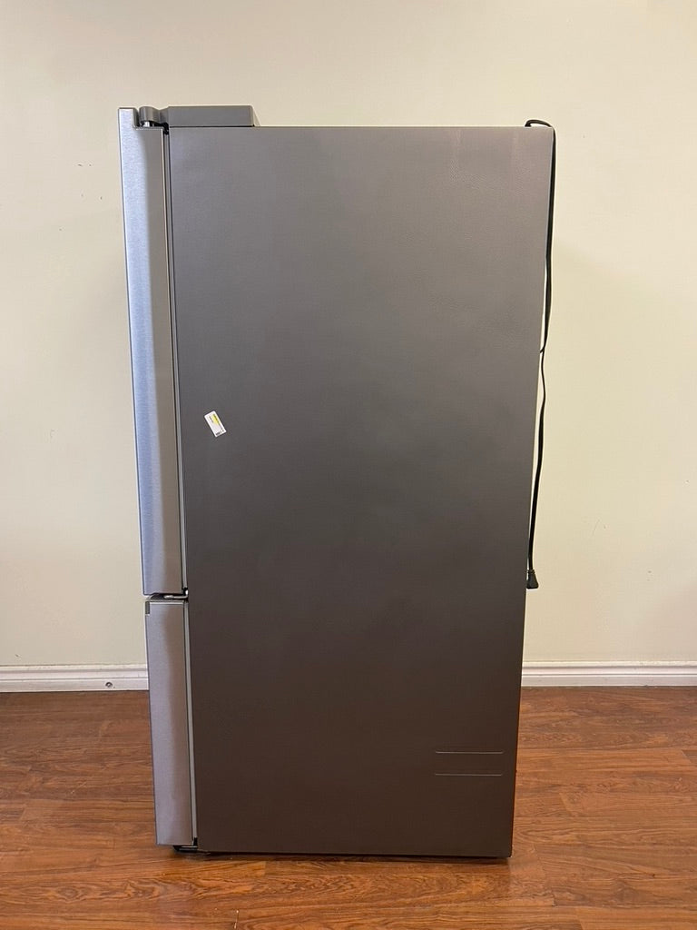 30" Samsung Refrigerator 22.1 cu.ft. with Ice Maker in freezer