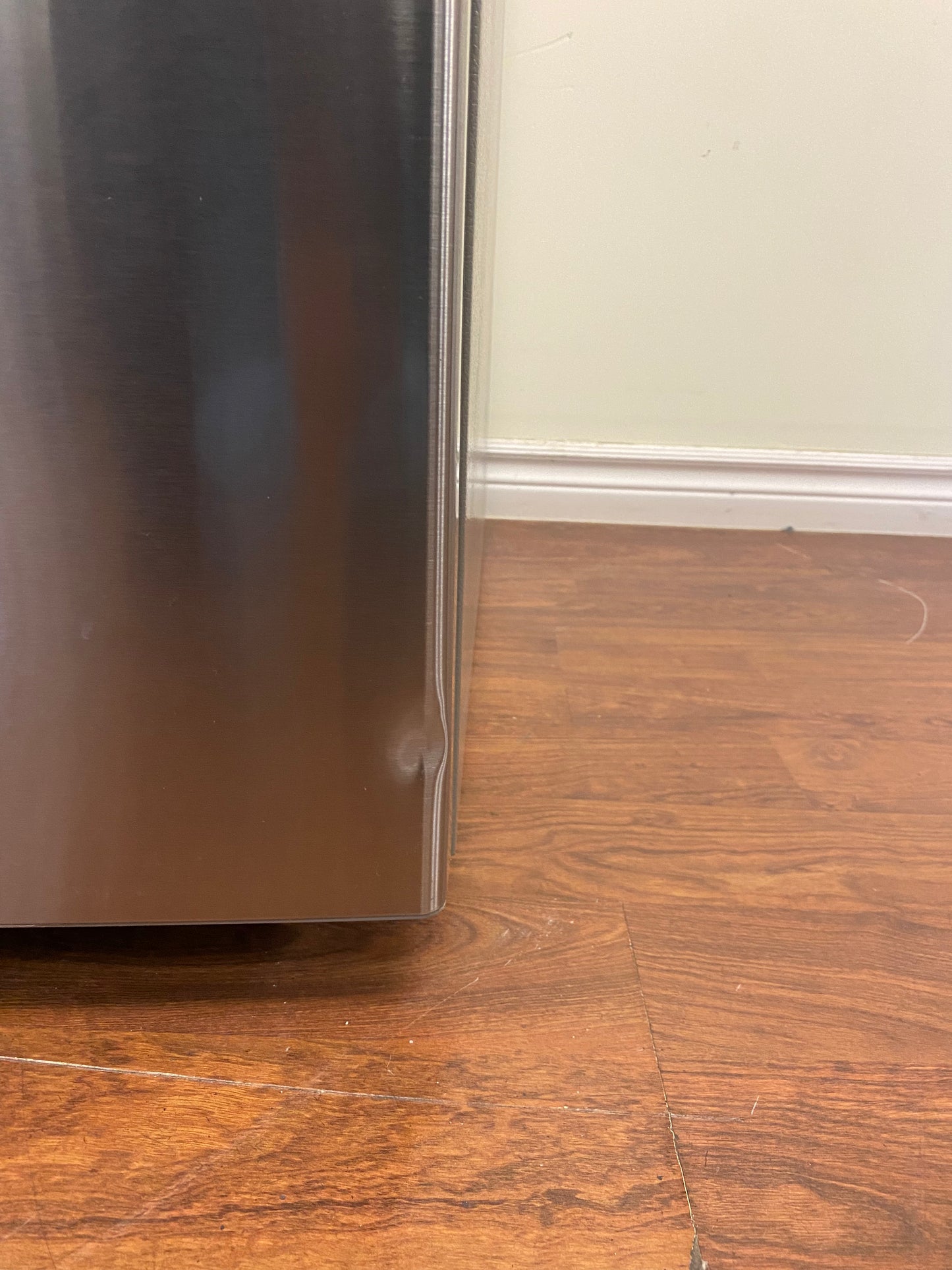 33" LG Refrigerator 24.5 cu.ft. with Ice and Water Dispenser