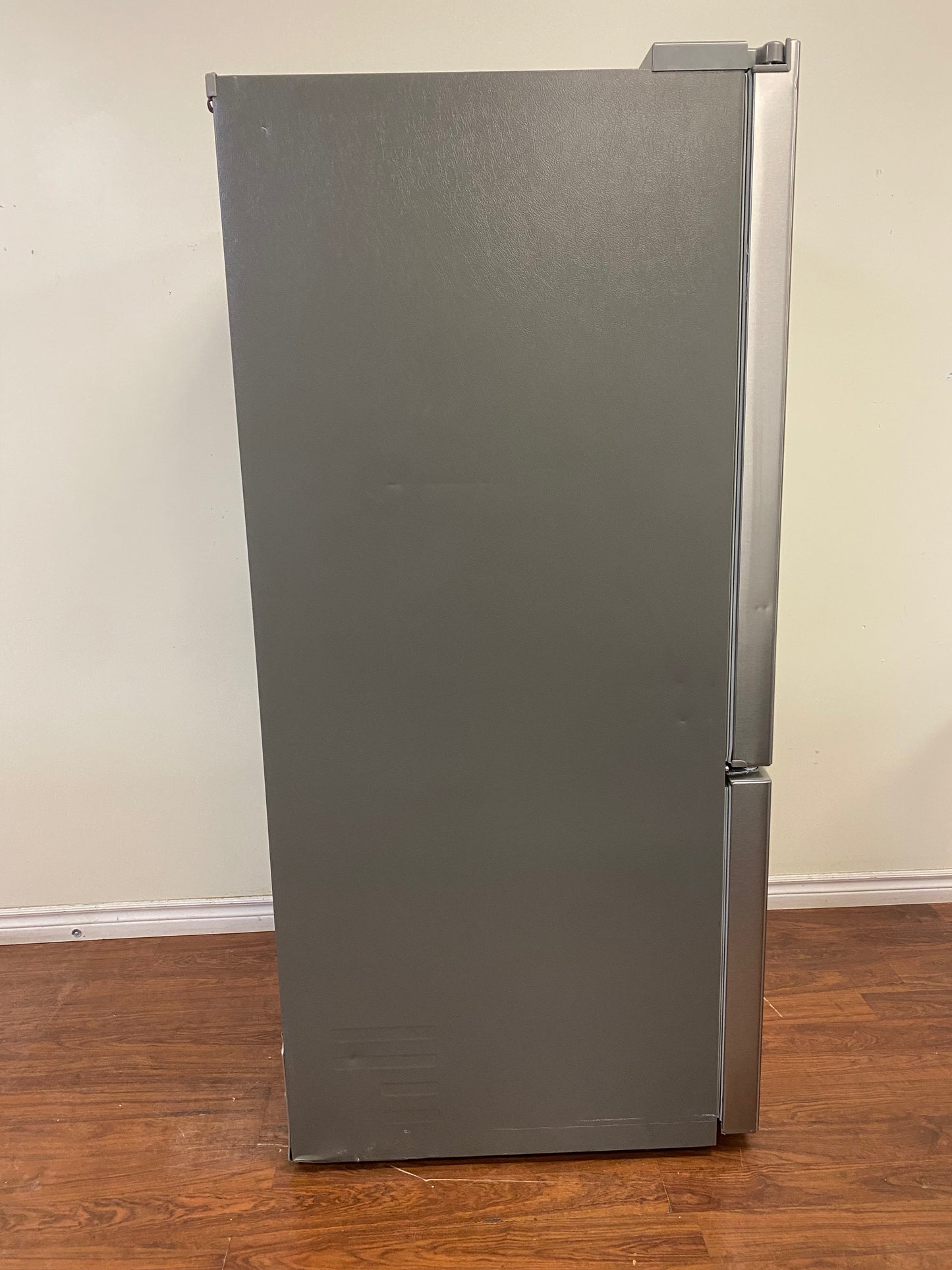 33" LG Refrigerator 24.5 cu.ft. with Ice and Water Dispenser