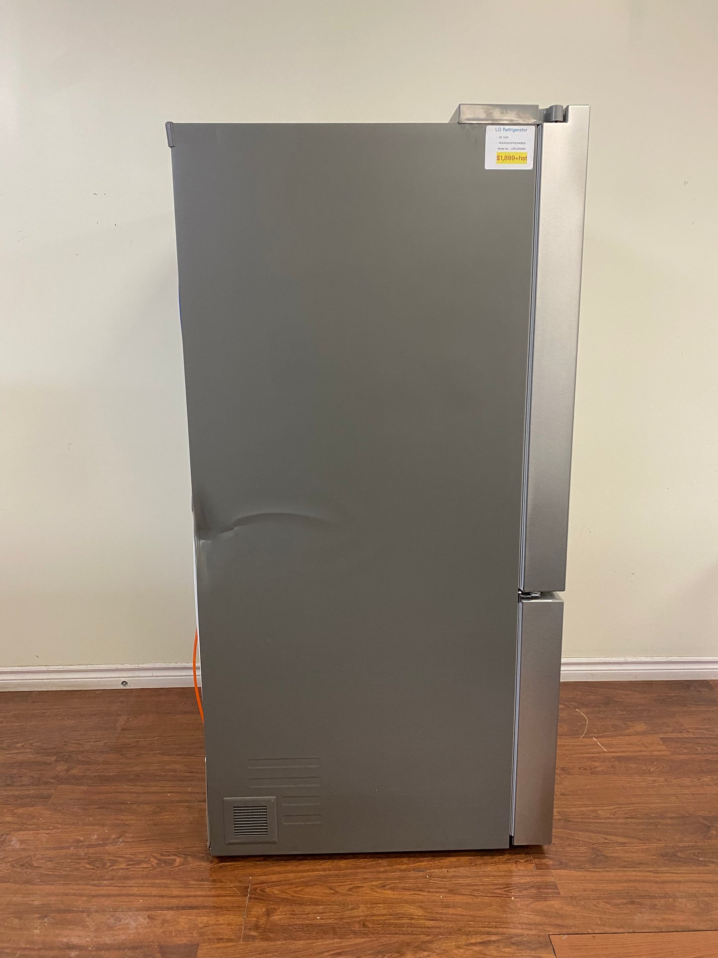 36" LG Refrigerator 32 cu.ft. Ice Maker in Freezer, Water Dispenser in Fridge