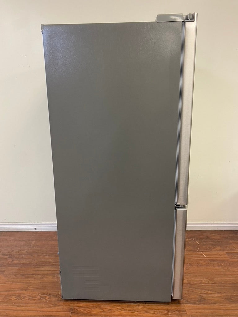 33" Refrigerator 24.5 cu.ft. with Water and Ice dispenser