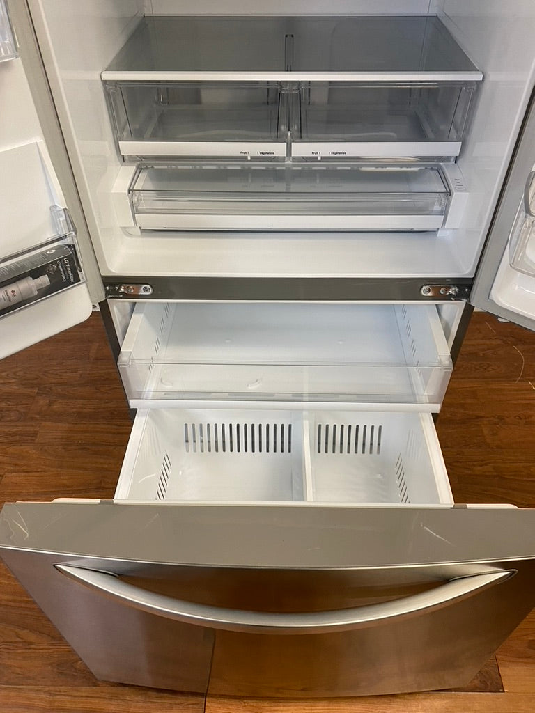 33" Refrigerator 24.5 cu.ft. with Water and Ice dispenser