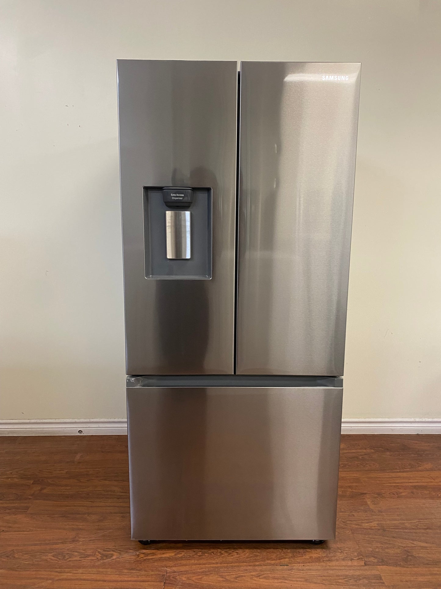 30" Samsung Refrigerator 22 cu.ft. with water dispenser