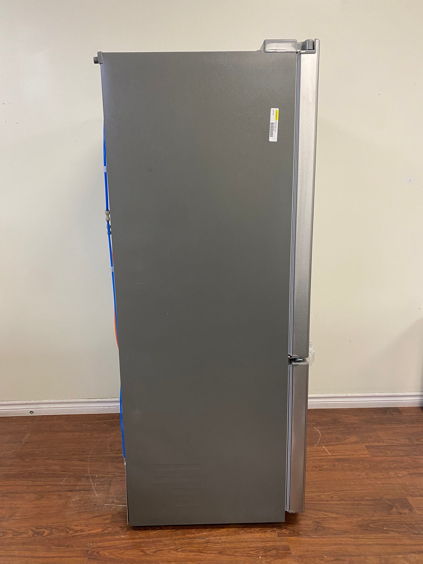 36" LG Refrigerator 23 cu.ft. Ice Maker in Freezer