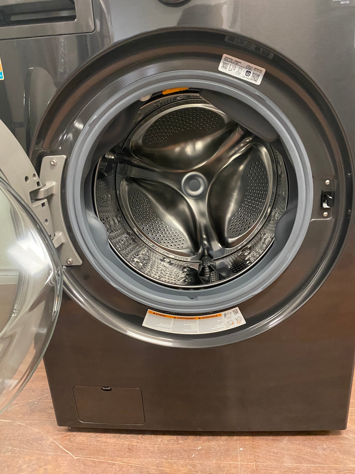 27" LG Washer Dryer Combo 5.7 cu.ft. with Heat Pump