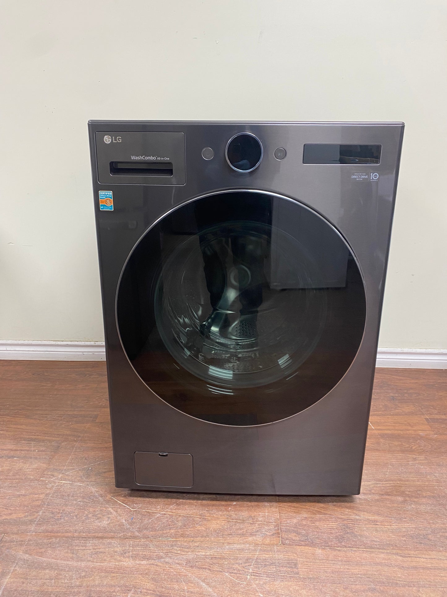 27" LG Washer Dryer Combo 5.7 cu.ft. with Heat Pump