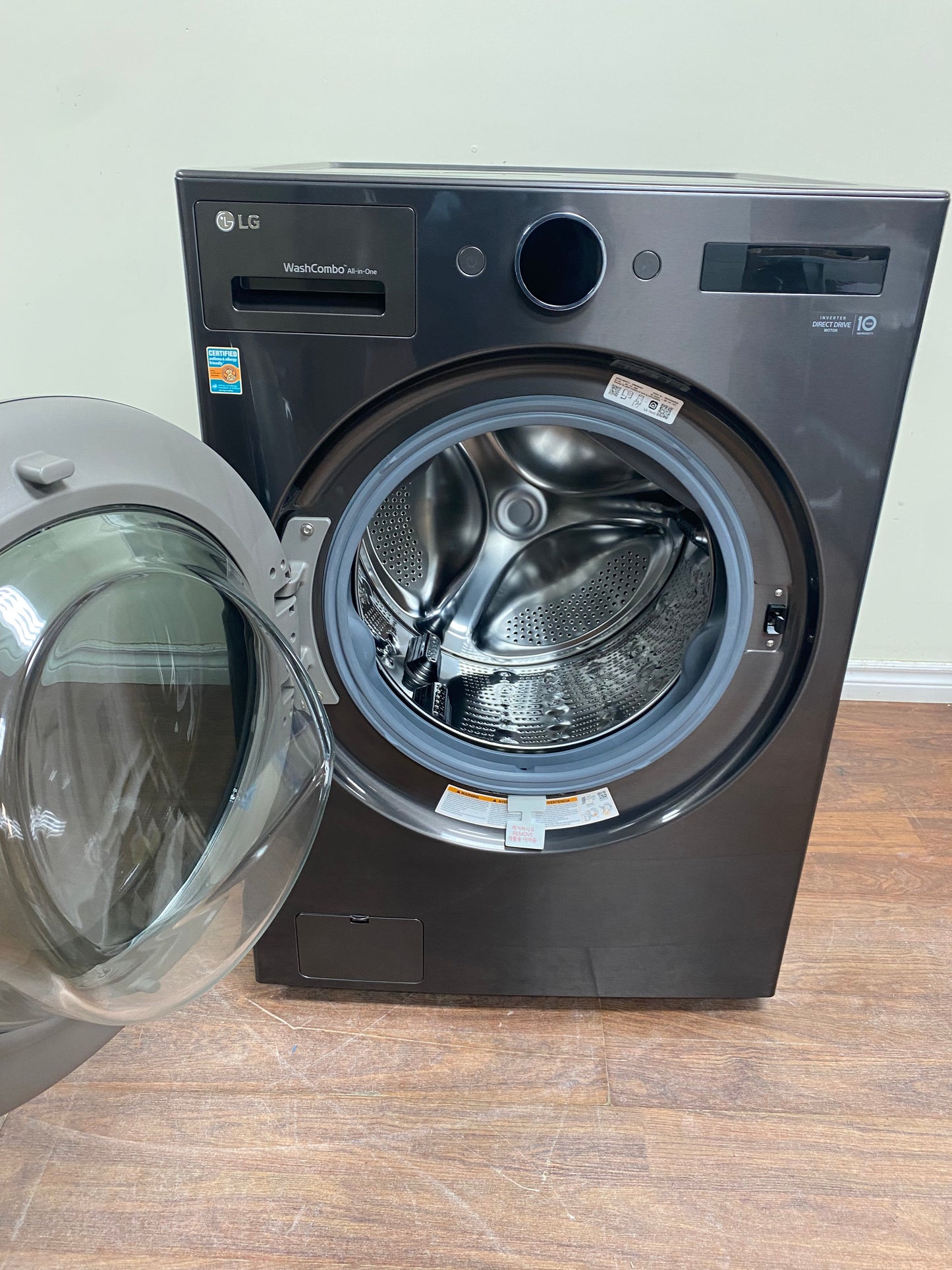 27" LG Washer Dryer Combo 5.7 cu.ft. with Heat Pump